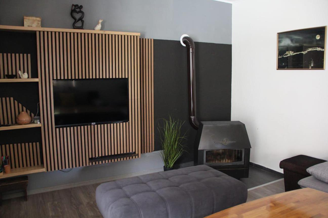 Apartman Lilium Knin Esterno foto