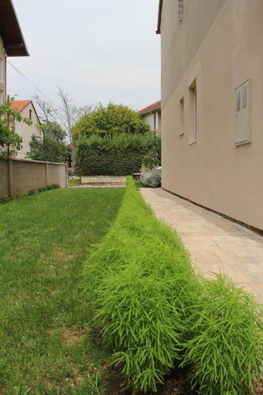 Apartman Lilium Knin Esterno foto